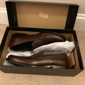 Filter IT Kenneth Cole shoes.